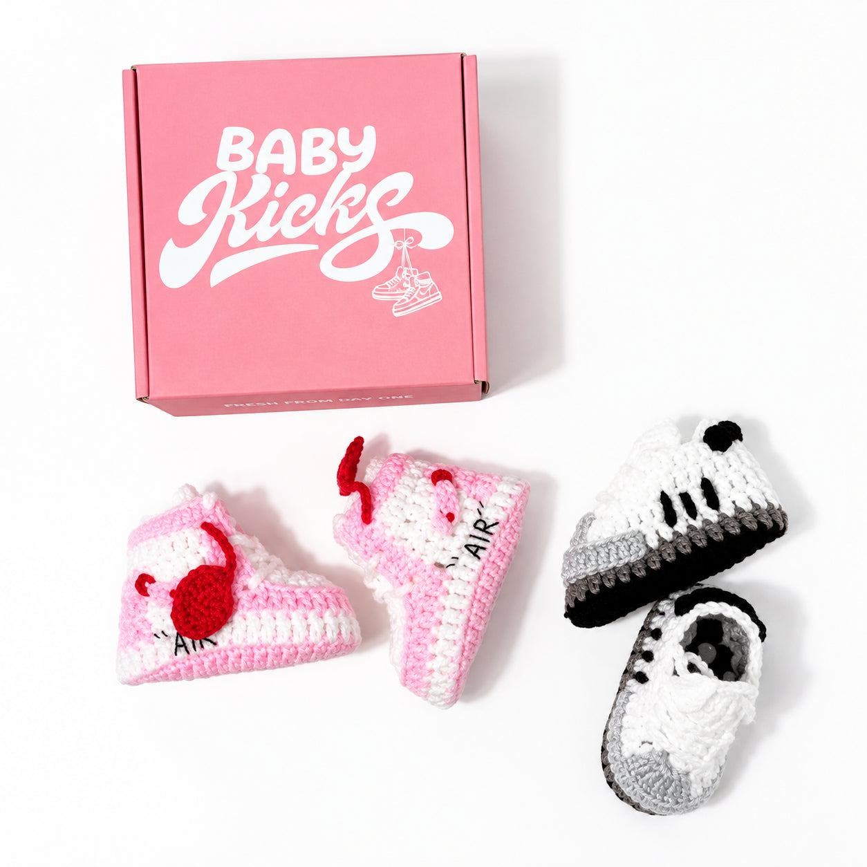 Kraamcadeau Set Meisje, 2 paar gehaakte babysneakers